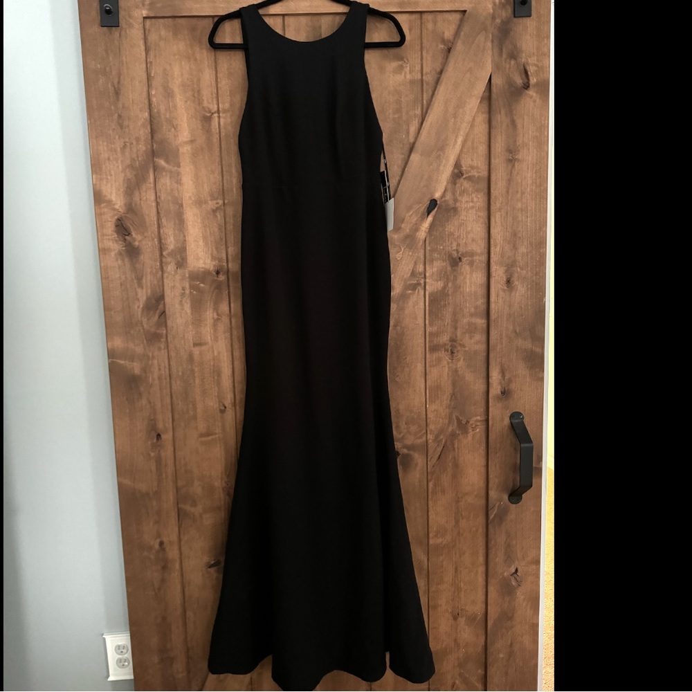 Lulu’s black dress